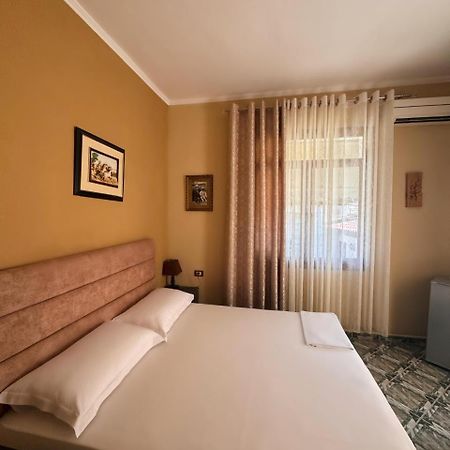 Twins Villa Mangalem Berat Chambre photo