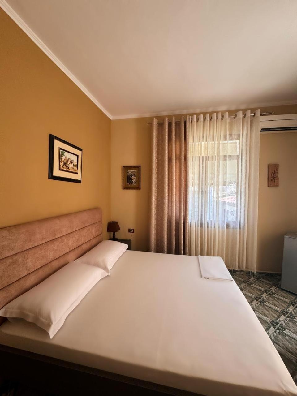 Twins Villa Mangalem Berat Chambre photo